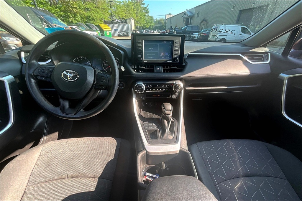 2022 Toyota RAV4 XLE - Photo 21