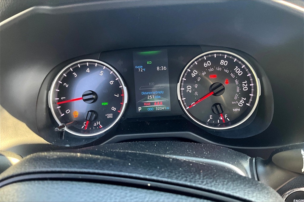 2022 Toyota RAV4 XLE - Photo 25