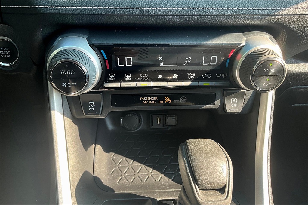 2022 Toyota RAV4 XLE - Photo 26