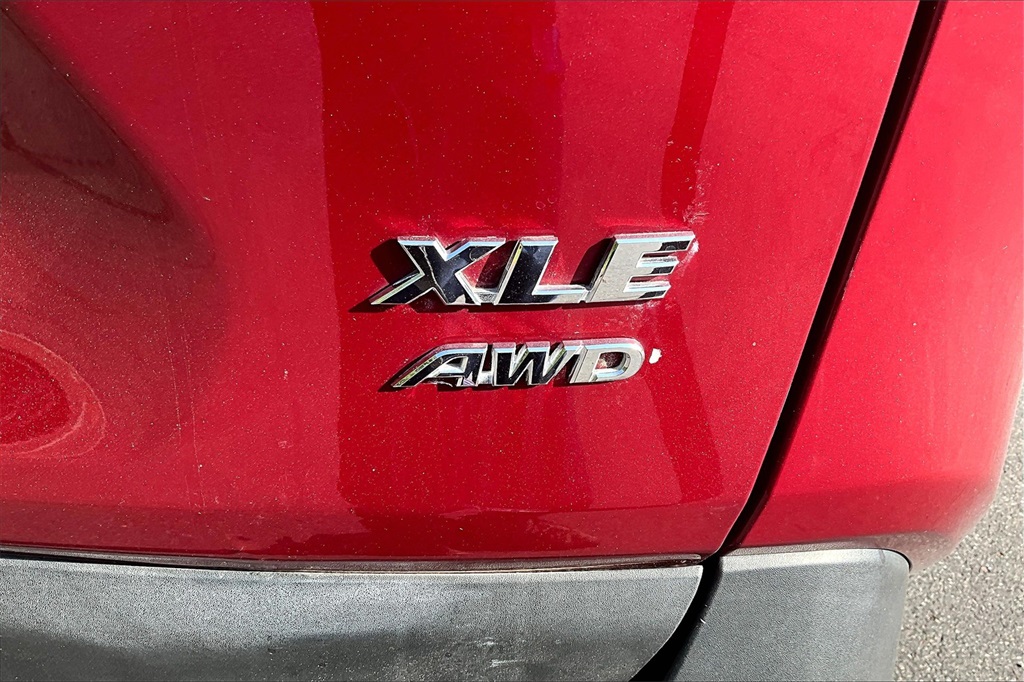 2022 Toyota RAV4 XLE - Photo 28