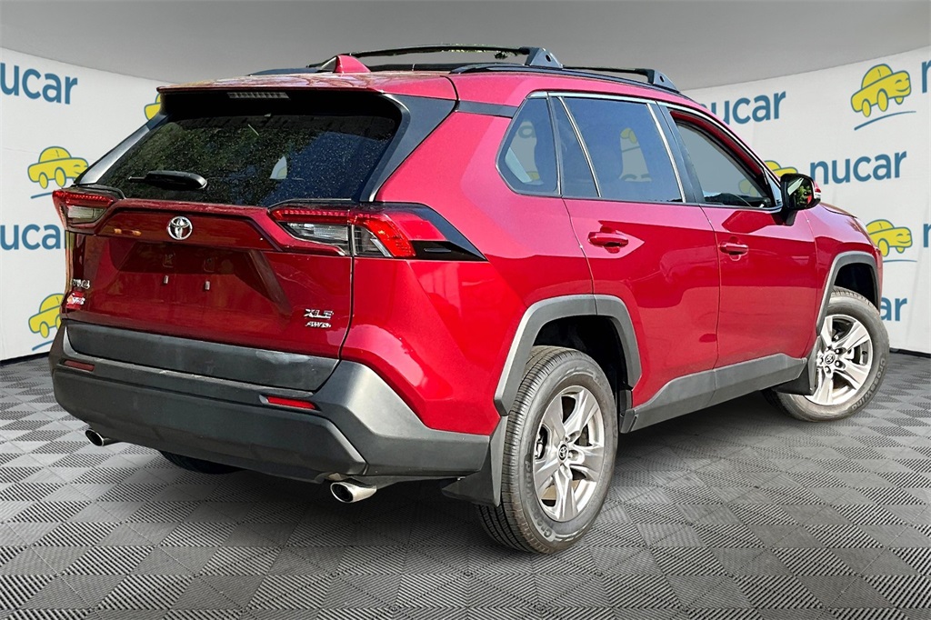 2022 Toyota RAV4 XLE - Photo 6