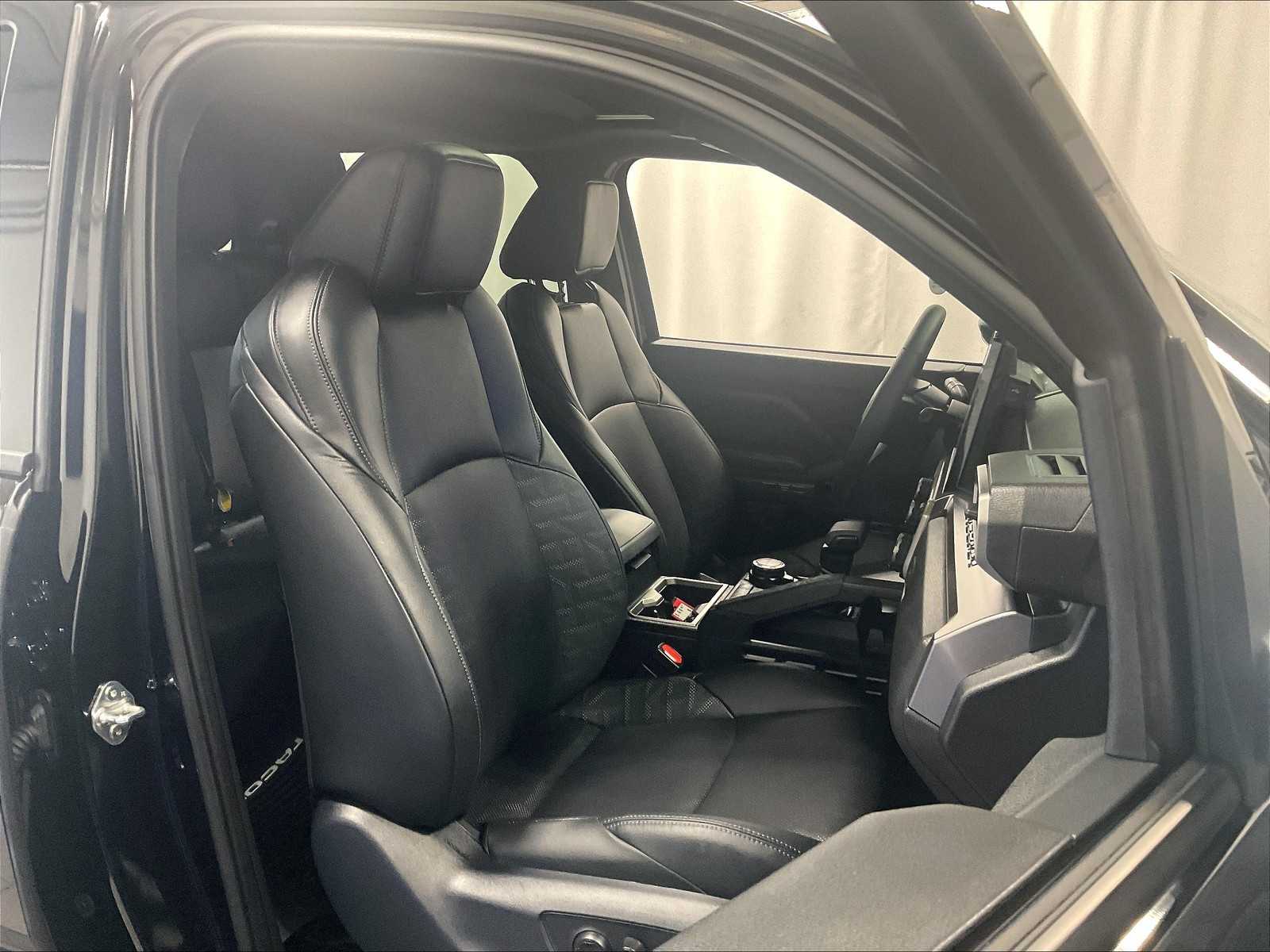 2025 Toyota Tacoma TRD Sport - Photo 11