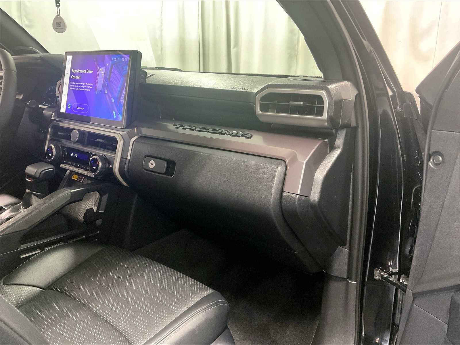 2025 Toyota Tacoma TRD Sport - Photo 13