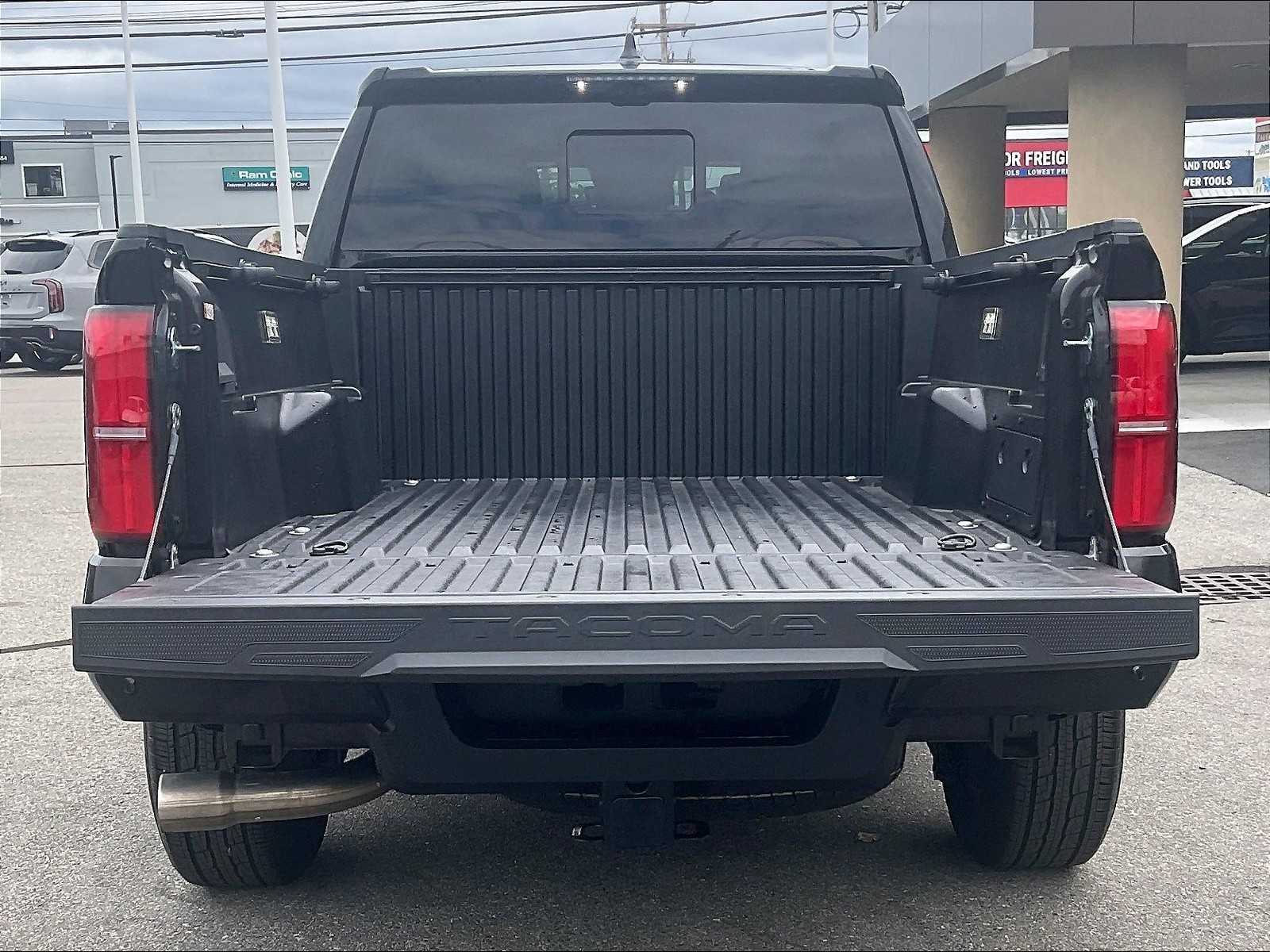 2025 Toyota Tacoma TRD Sport - Photo 32