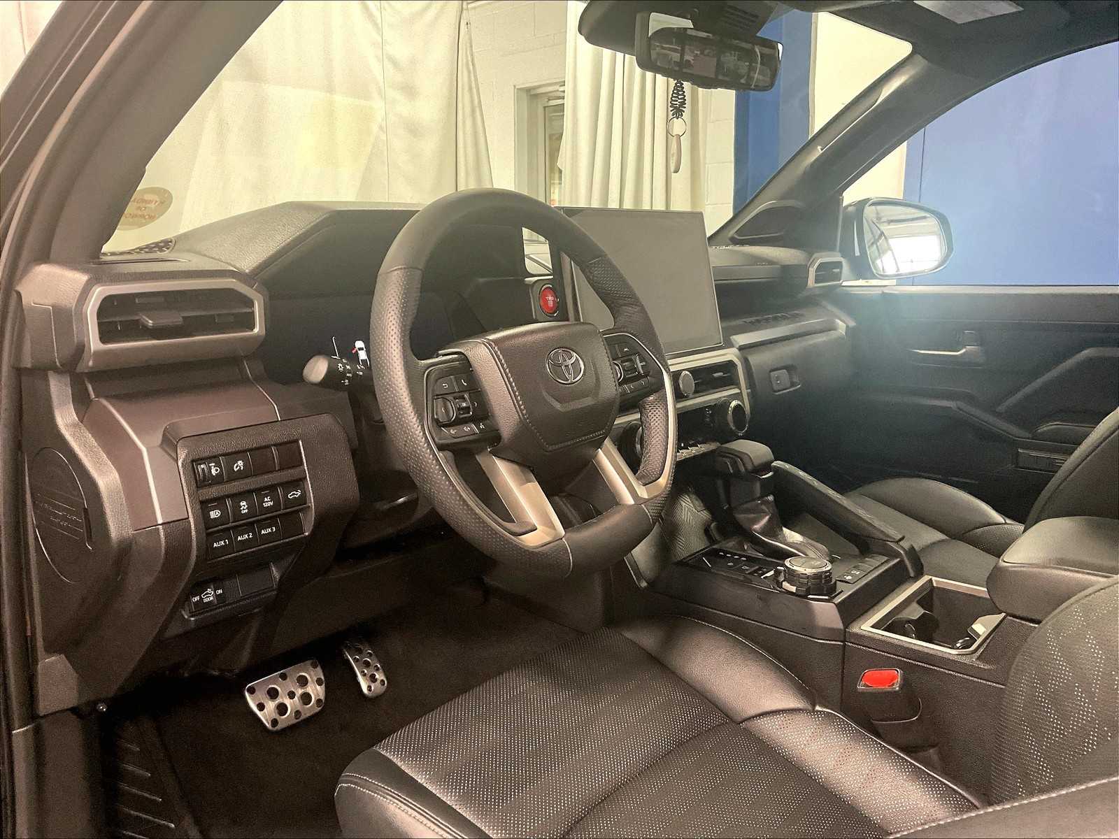 2025 Toyota Tacoma TRD Sport - Photo 8