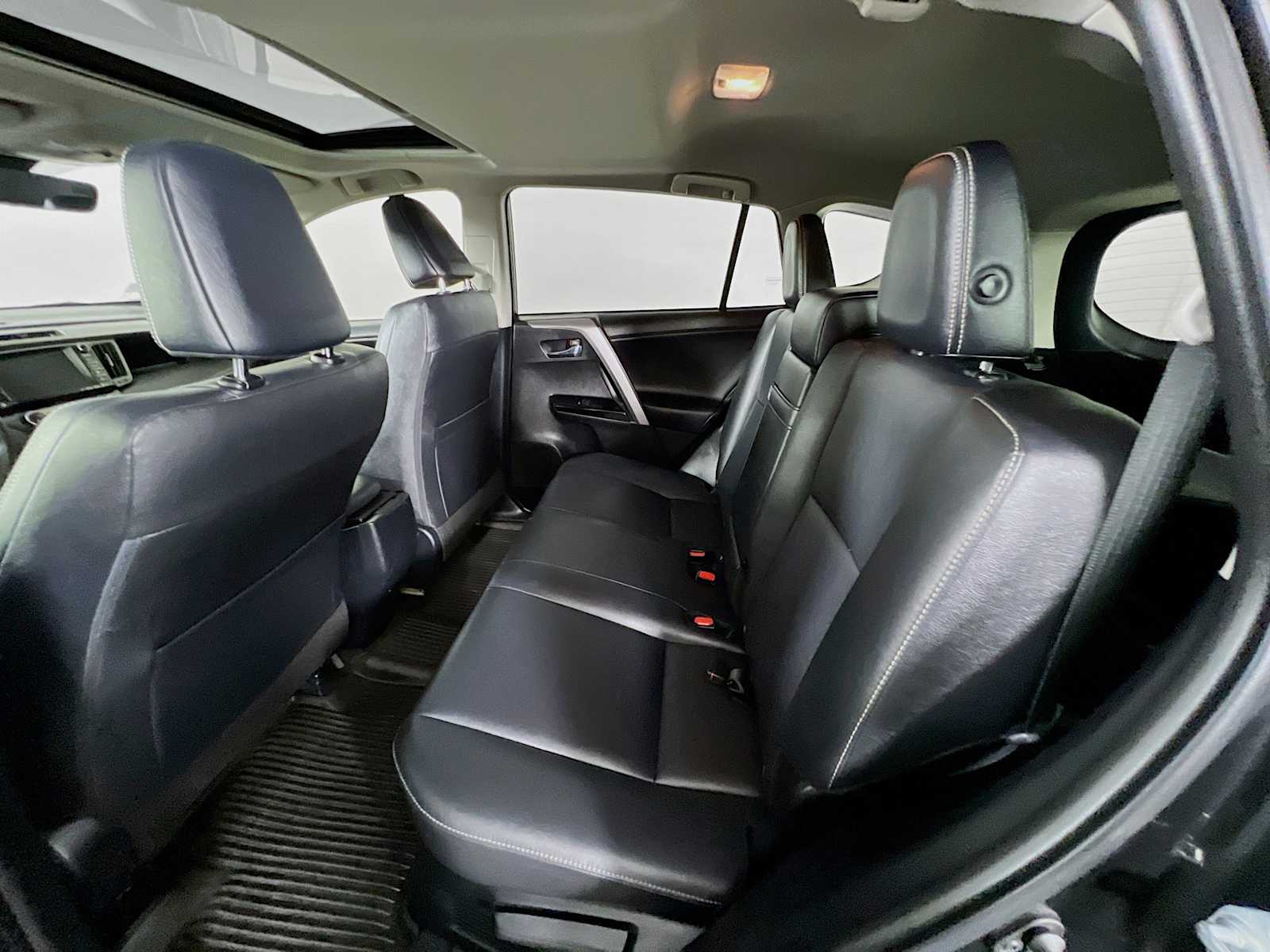 2016 Toyota RAV4 Hybrid Limited - Photo 25