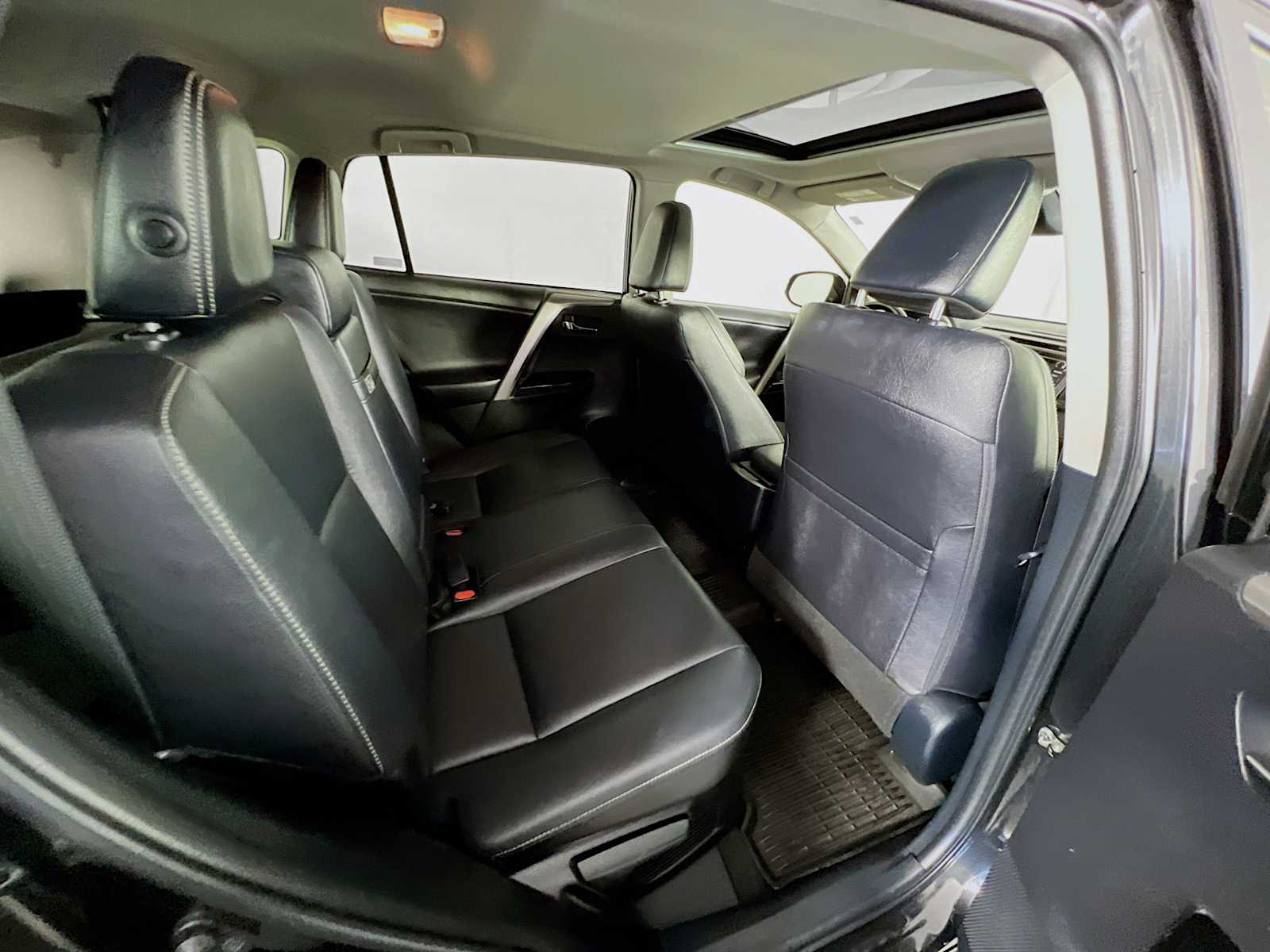 2016 Toyota RAV4 Hybrid Limited - Photo 27