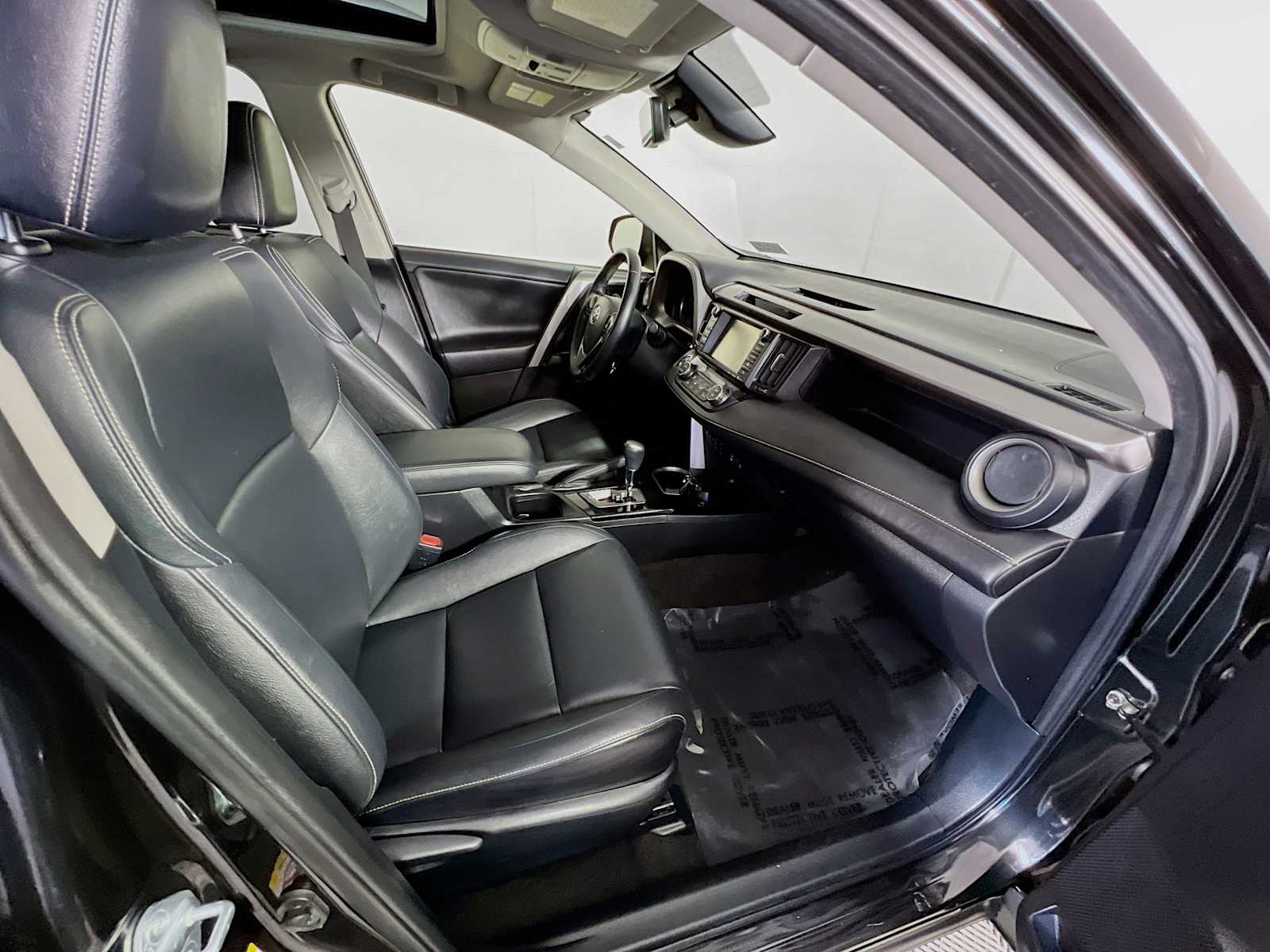 2016 Toyota RAV4 Hybrid Limited - Photo 28