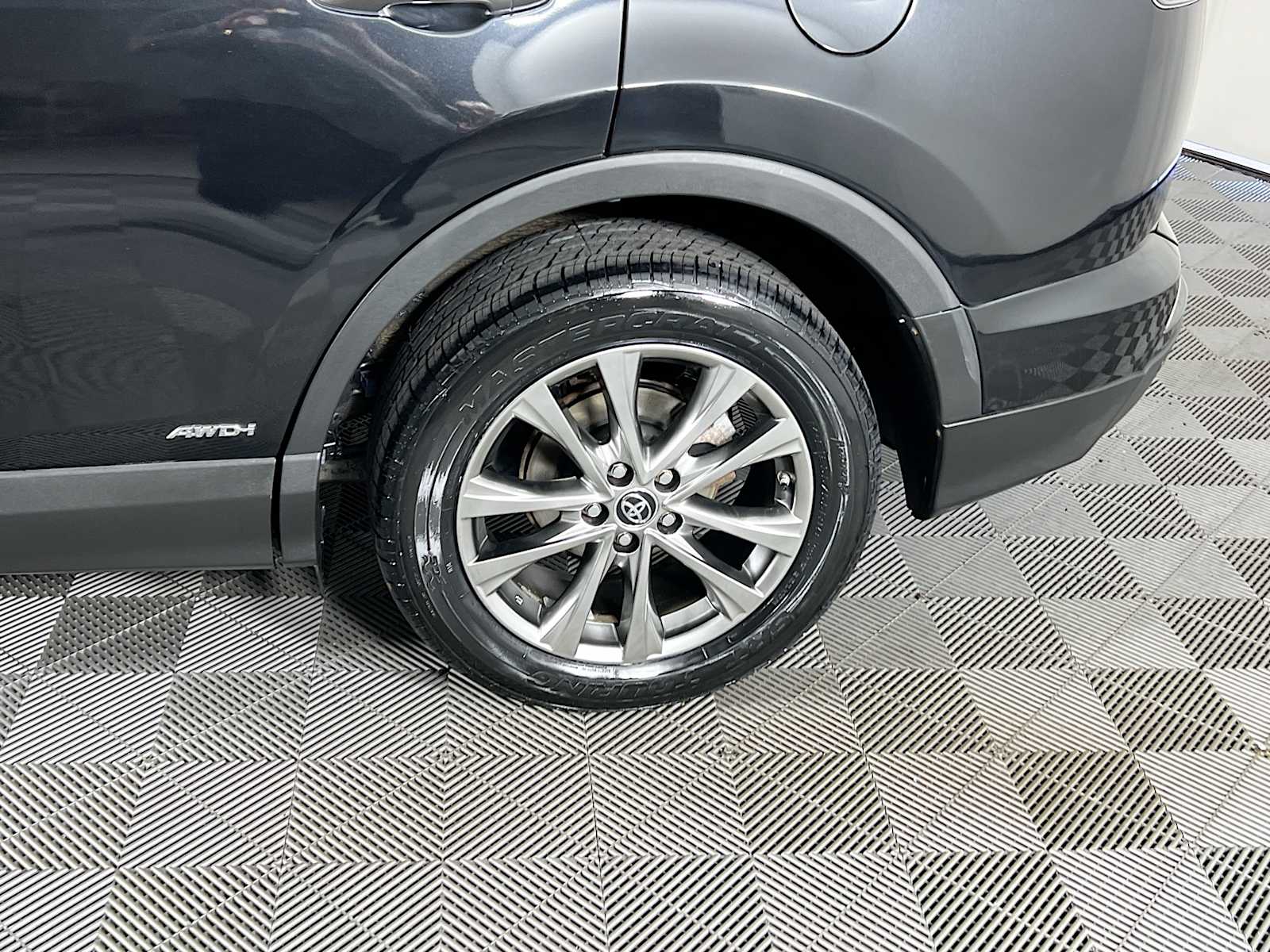 2016 Toyota RAV4 Hybrid Limited - Photo 31