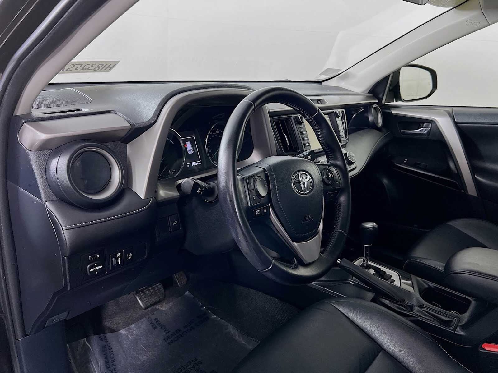 2016 Toyota RAV4 Hybrid Limited - Photo 9