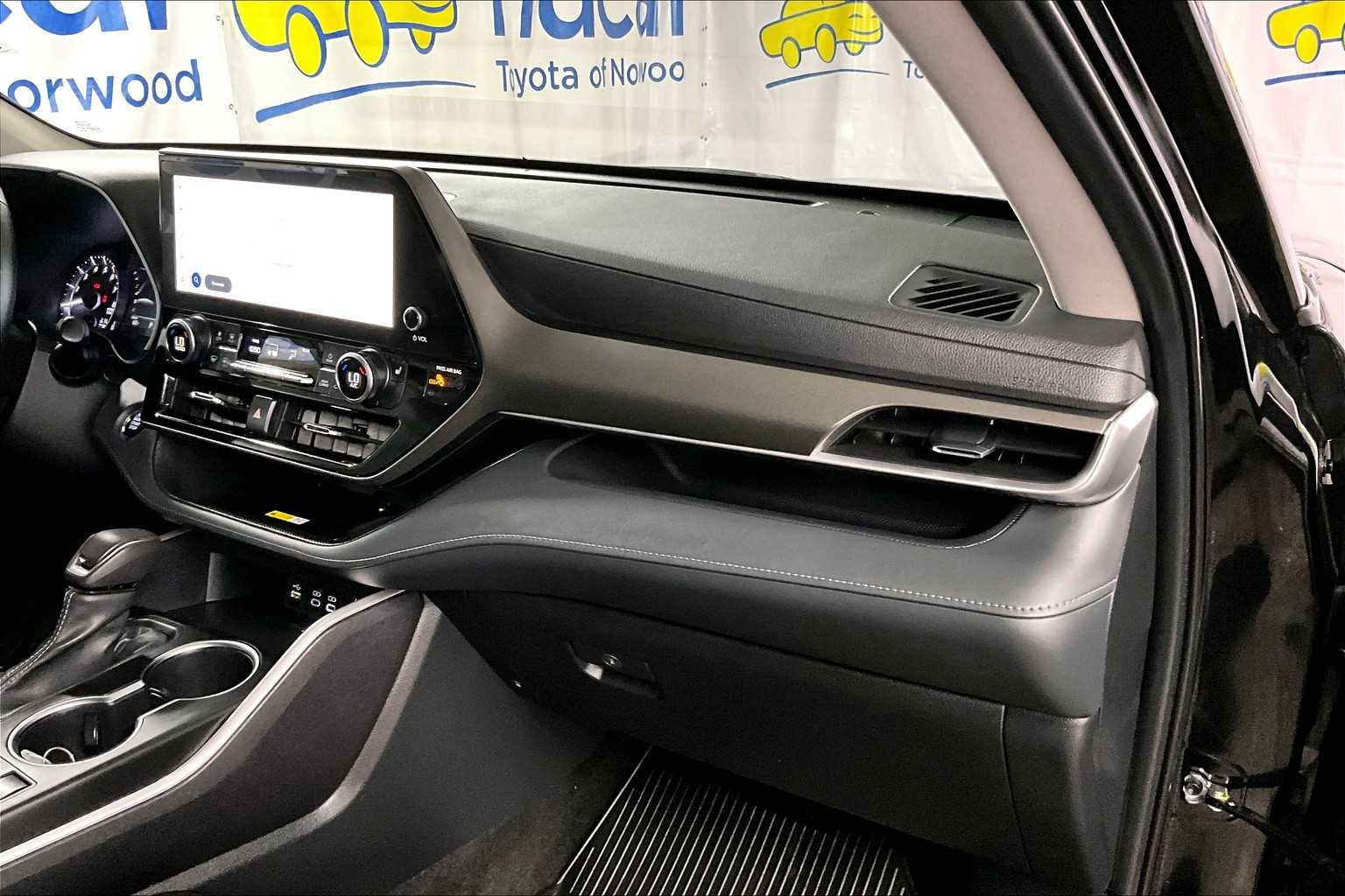 2023 Toyota Highlander XLE - Photo 13