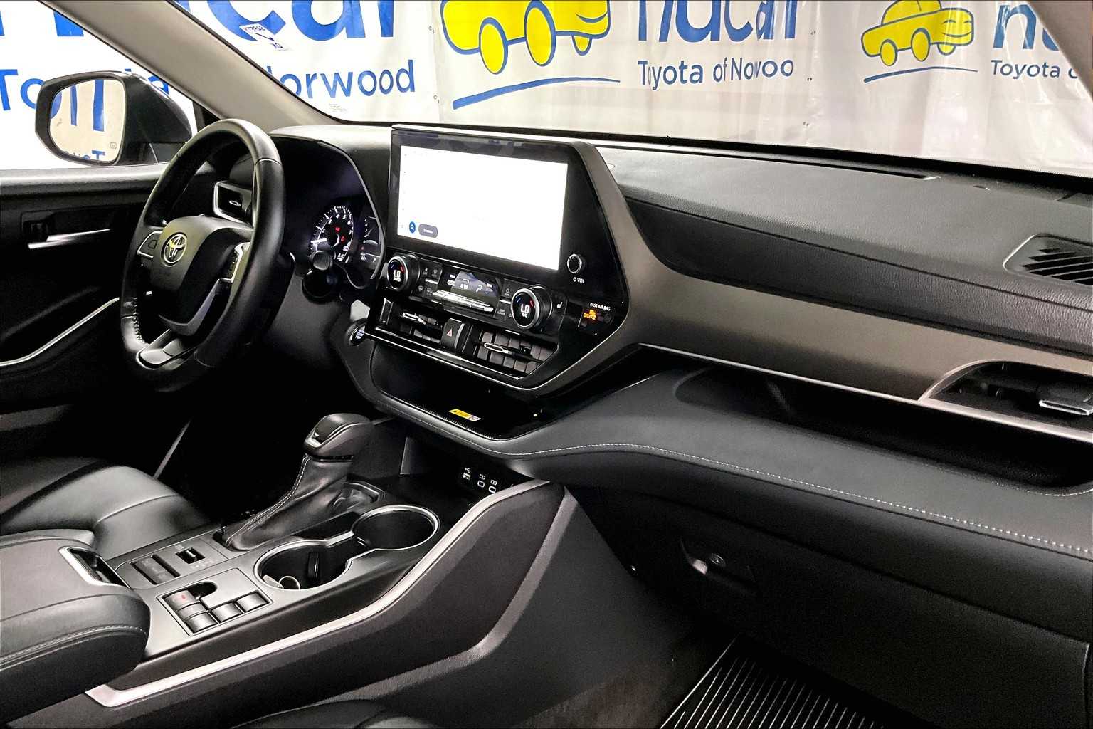 2023 Toyota Highlander XLE - Photo 14