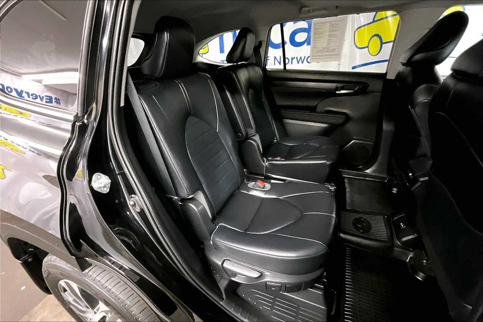 2023 Toyota Highlander XLE - Photo 16