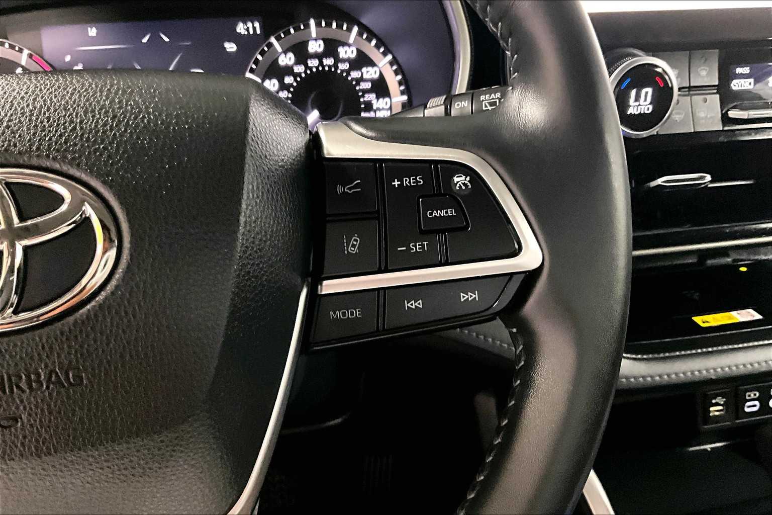 2023 Toyota Highlander XLE - Photo 25
