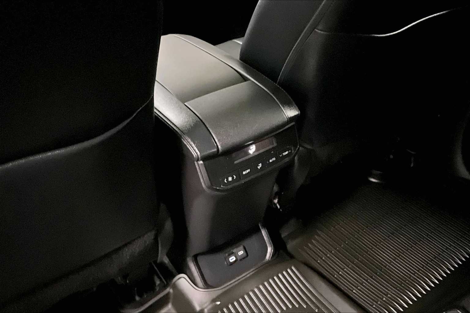 2023 Toyota Highlander XLE - Photo 29
