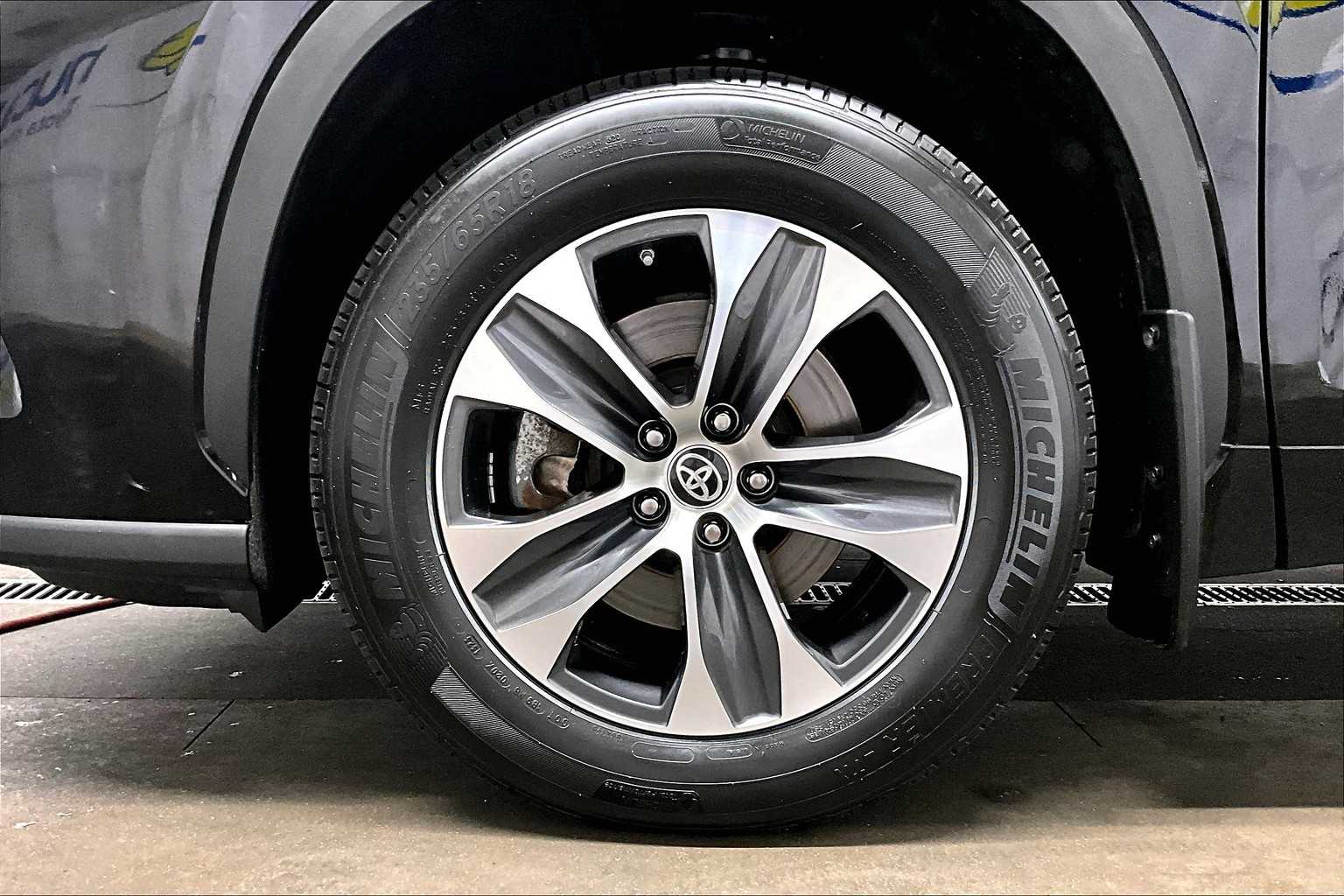 2023 Toyota Highlander XLE - Photo 7