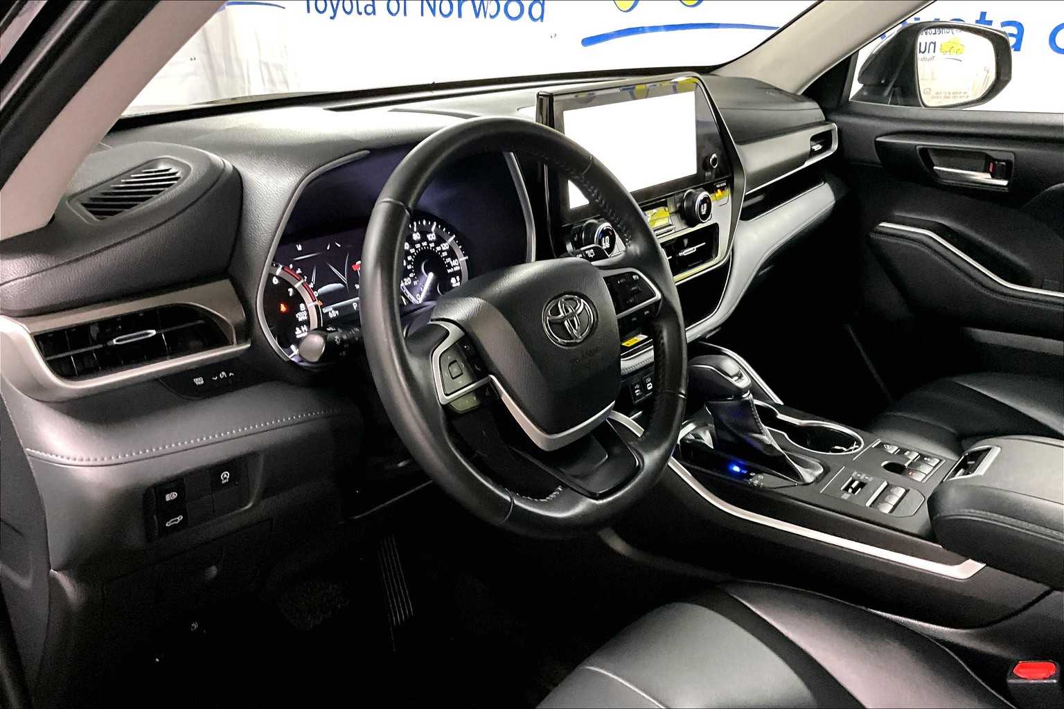 2023 Toyota Highlander XLE - Photo 8
