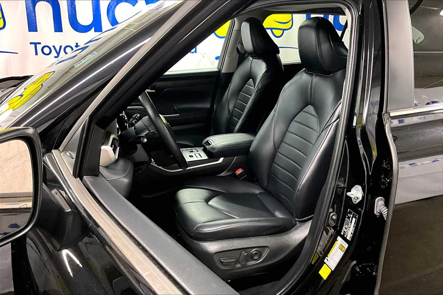 2023 Toyota Highlander XLE - Photo 10