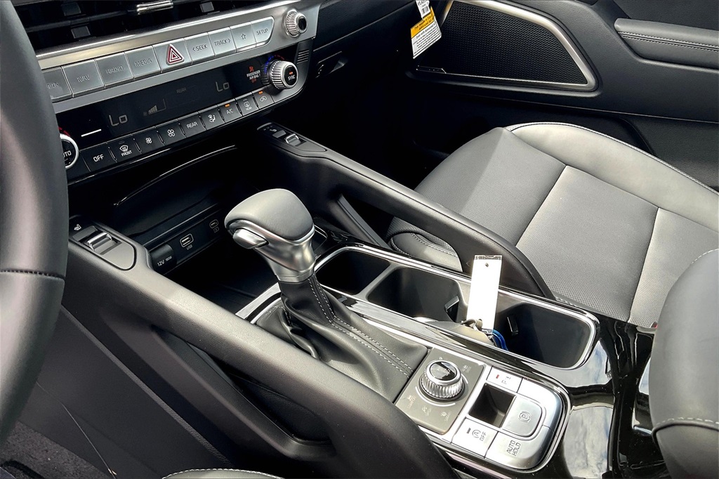 2025 Kia Telluride S - Photo 14