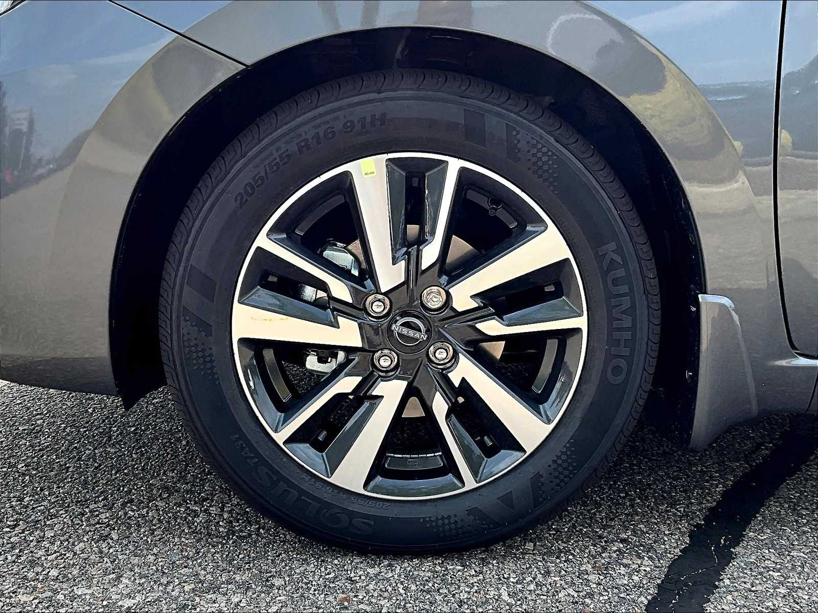 2025 Nissan Versa SV - Photo 8