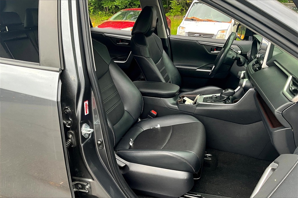 2020 Toyota RAV4 Limited - Photo 11