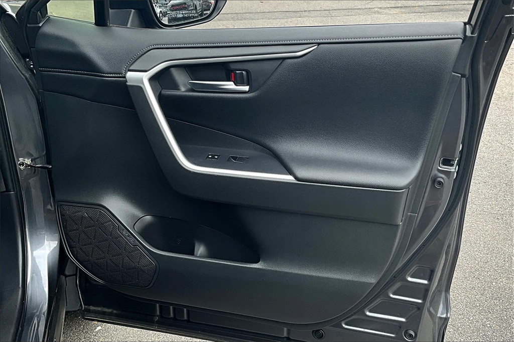 2020 Toyota RAV4 Limited - Photo 12