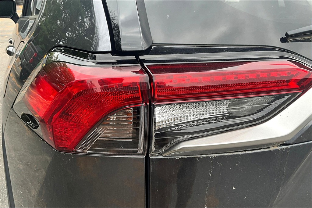 2020 Toyota RAV4 Limited - Photo 33
