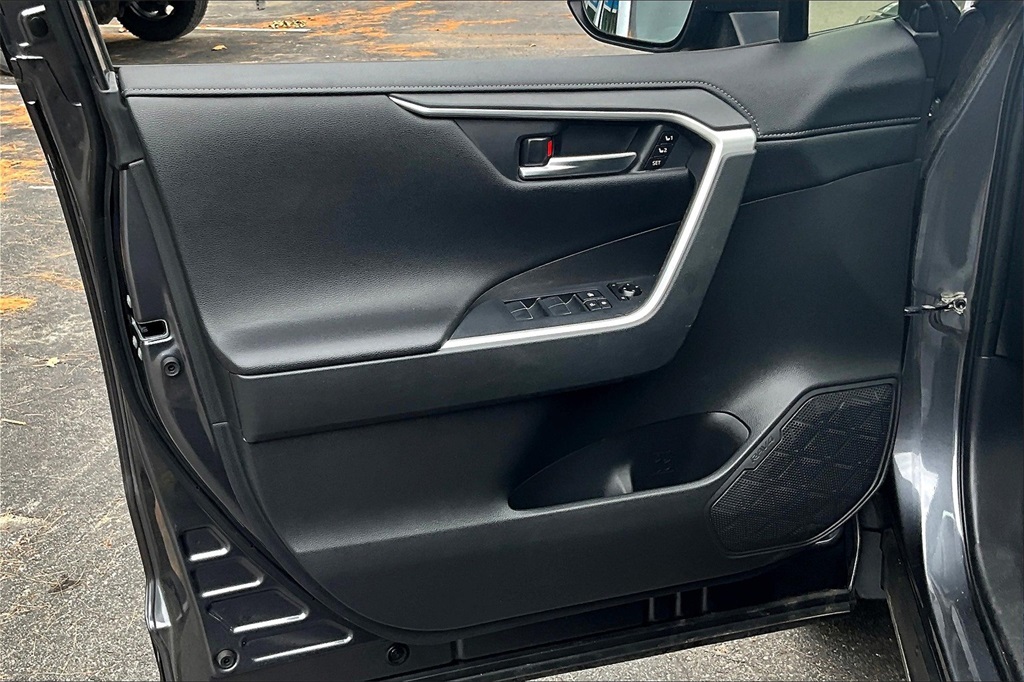 2020 Toyota RAV4 Limited - Photo 9