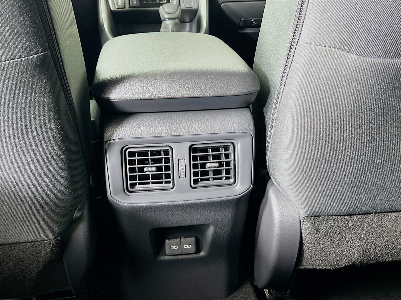 2025 Toyota RAV4 Hybrid XLE - Photo 14