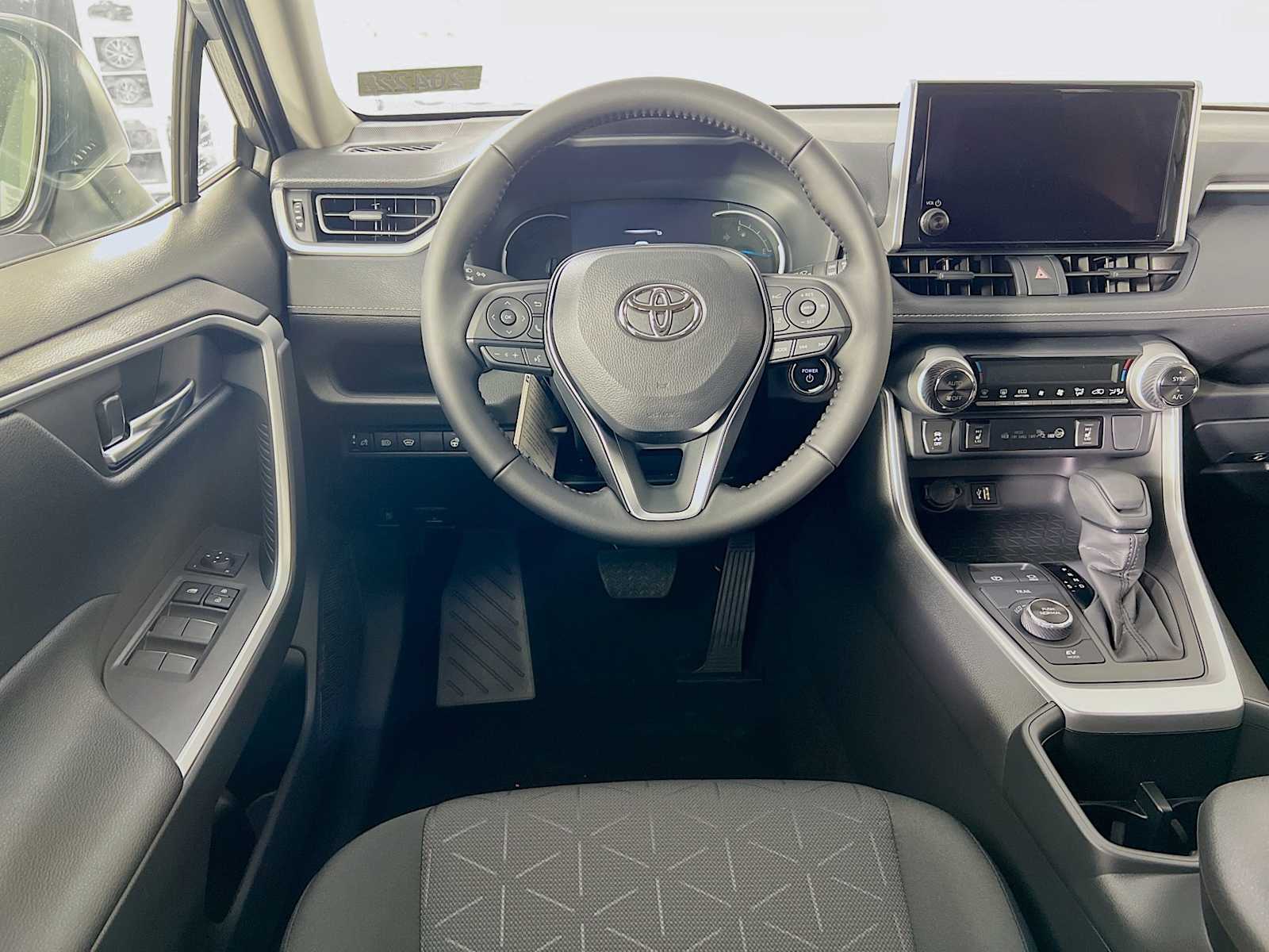2025 Toyota RAV4 Hybrid XLE - Photo 15