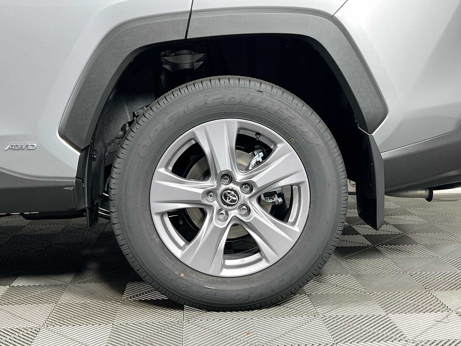 2025 Toyota RAV4 Hybrid XLE - Photo 19