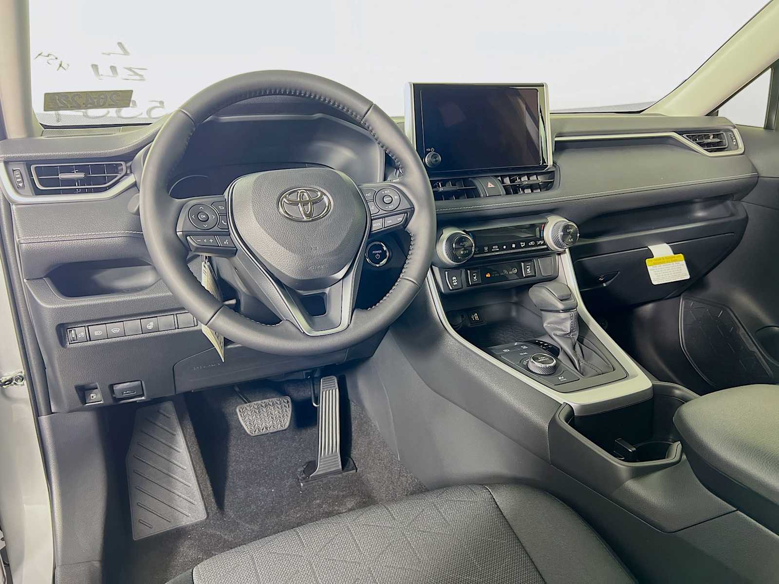 2025 Toyota RAV4 Hybrid XLE - Photo 6