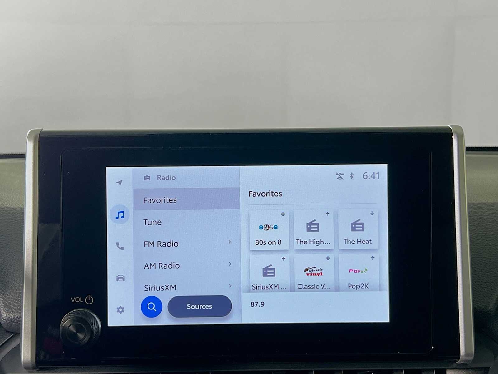 2025 Toyota RAV4 Hybrid XLE - Photo 8