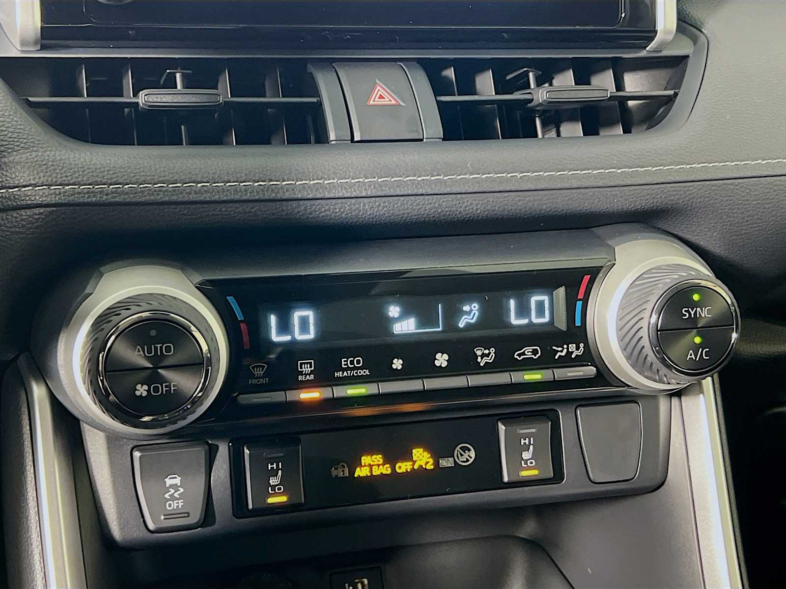 2025 Toyota RAV4 Hybrid XLE - Photo 10