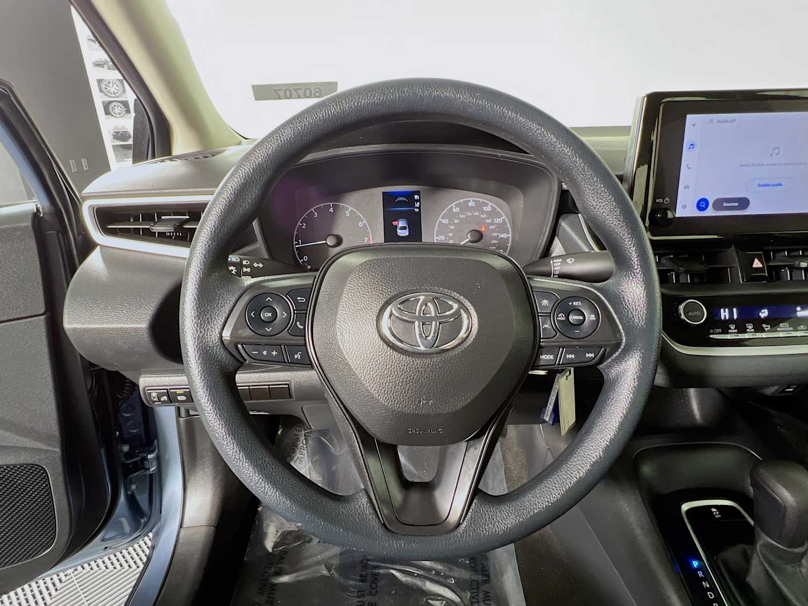 2023 Toyota Corolla LE - Photo 11