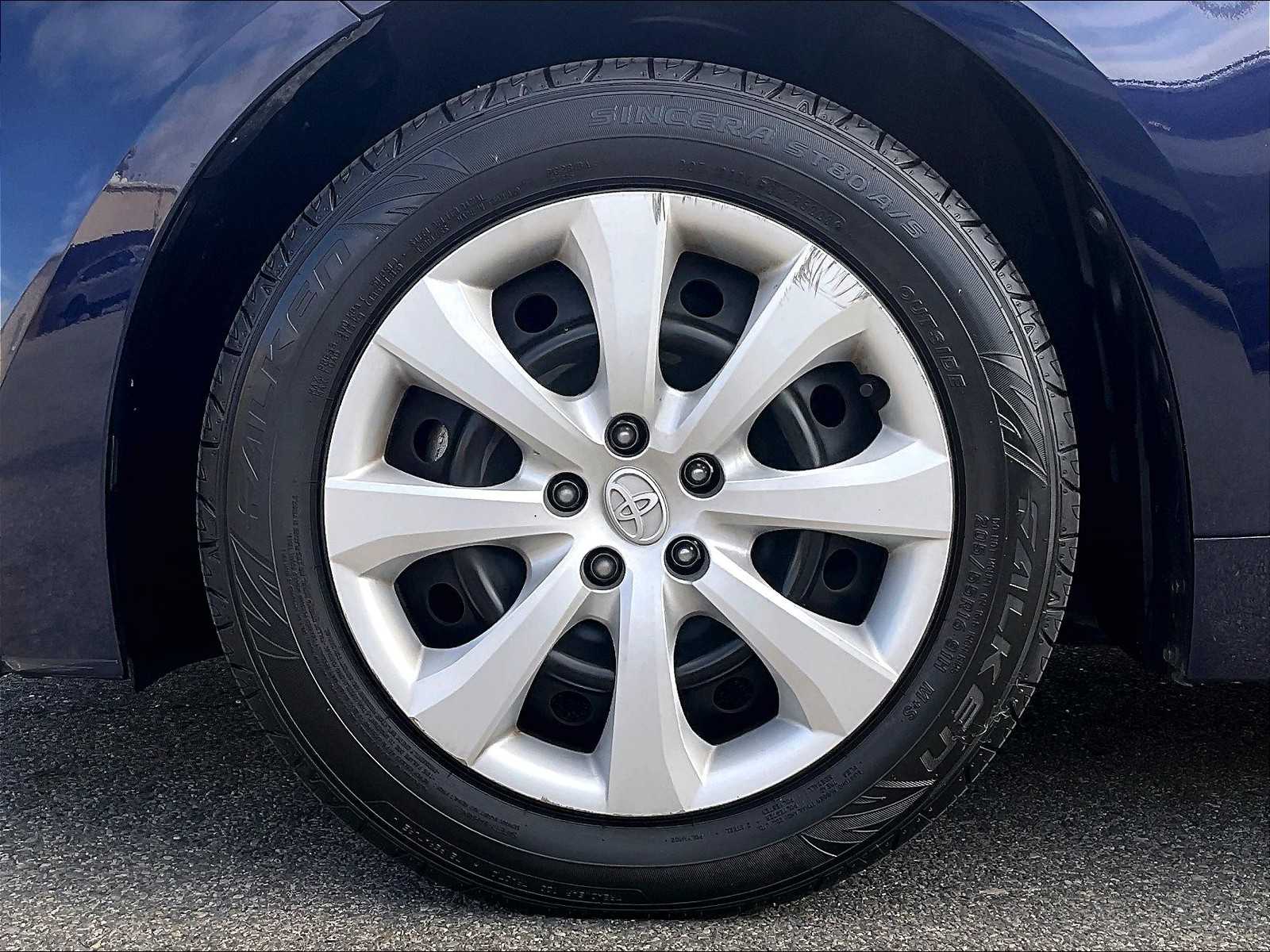 2023 Toyota Corolla LE - Photo 7