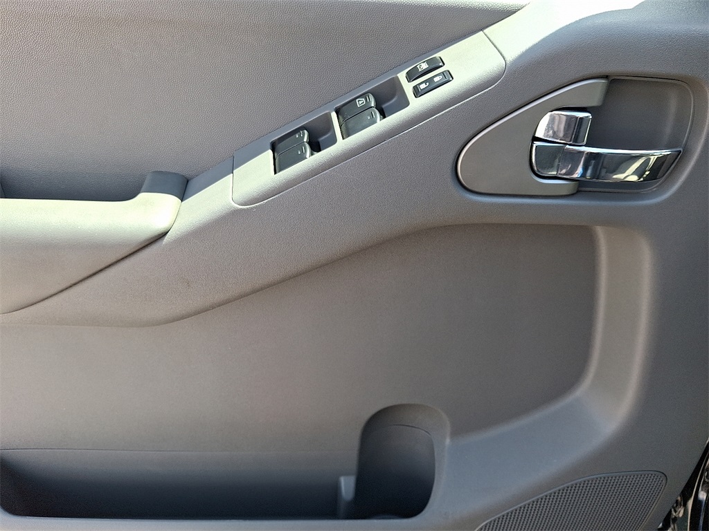 2010 Nissan Frontier SE - Photo 12