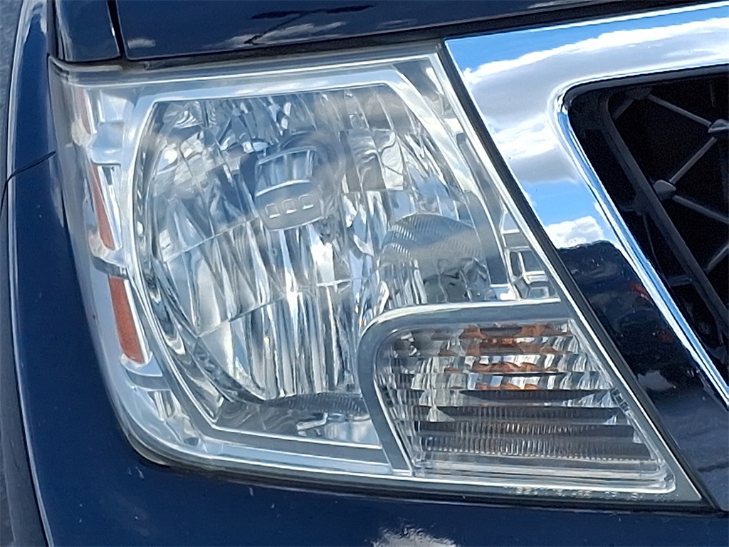 2010 Nissan Frontier SE - Photo 9