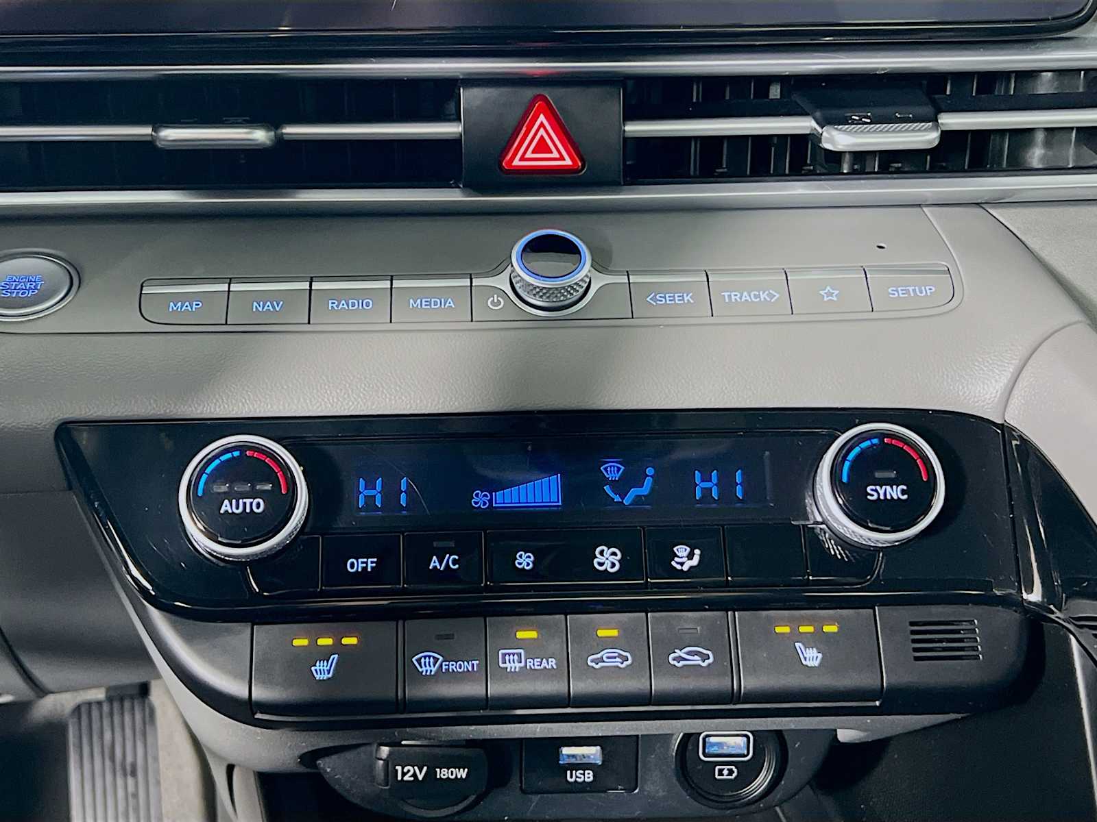 2023 Hyundai Elantra SEL - Photo 16