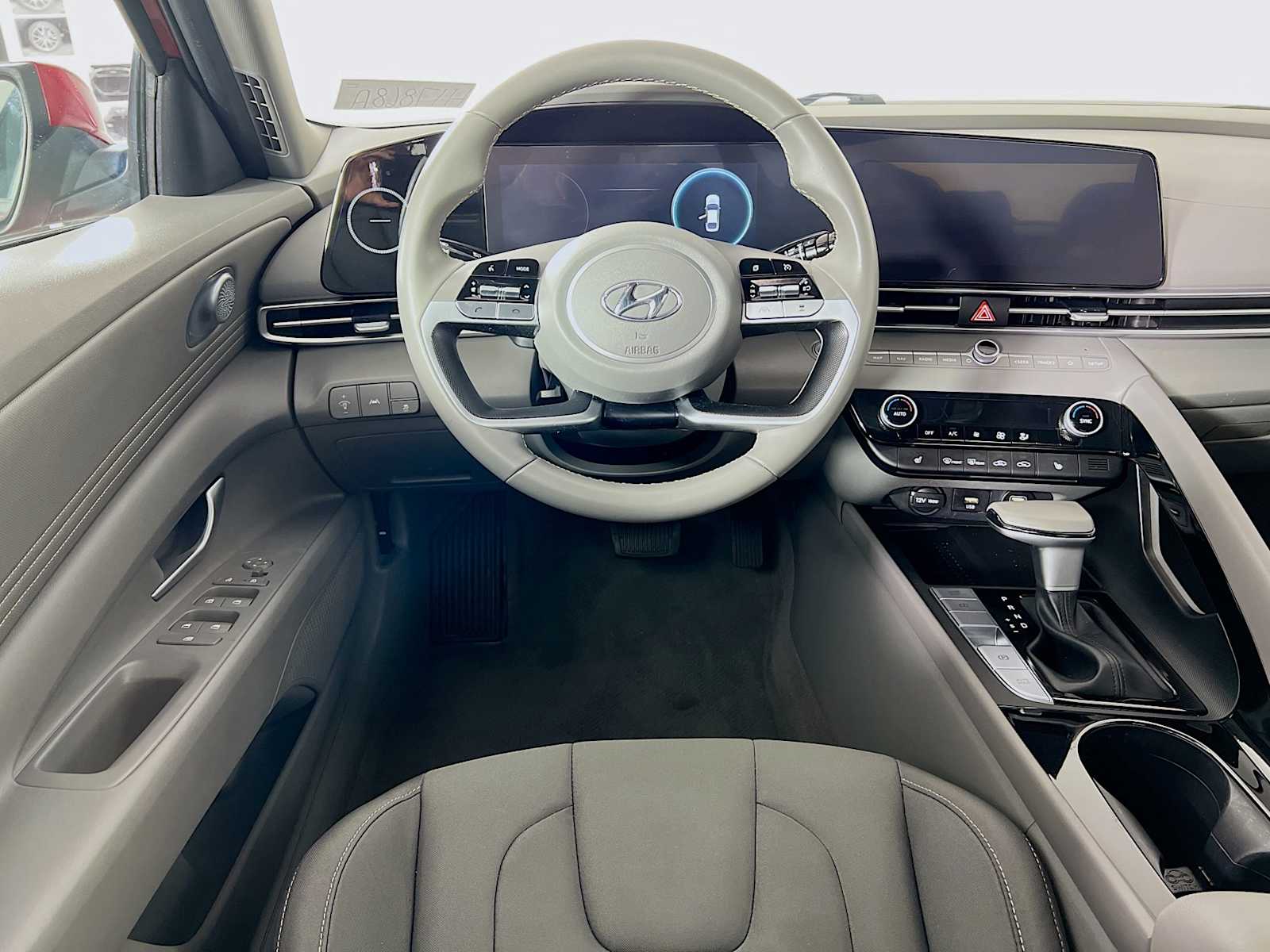 2023 Hyundai Elantra SEL - Photo 23