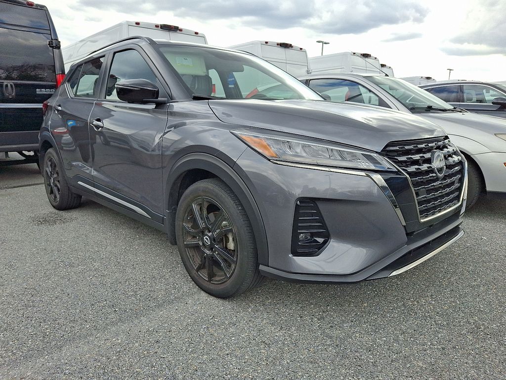 2023 Nissan Kicks SR