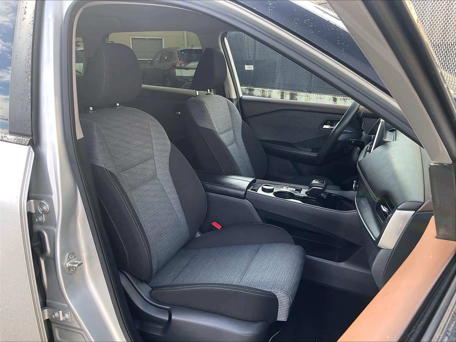 2023 Nissan Rogue SV - Photo 11