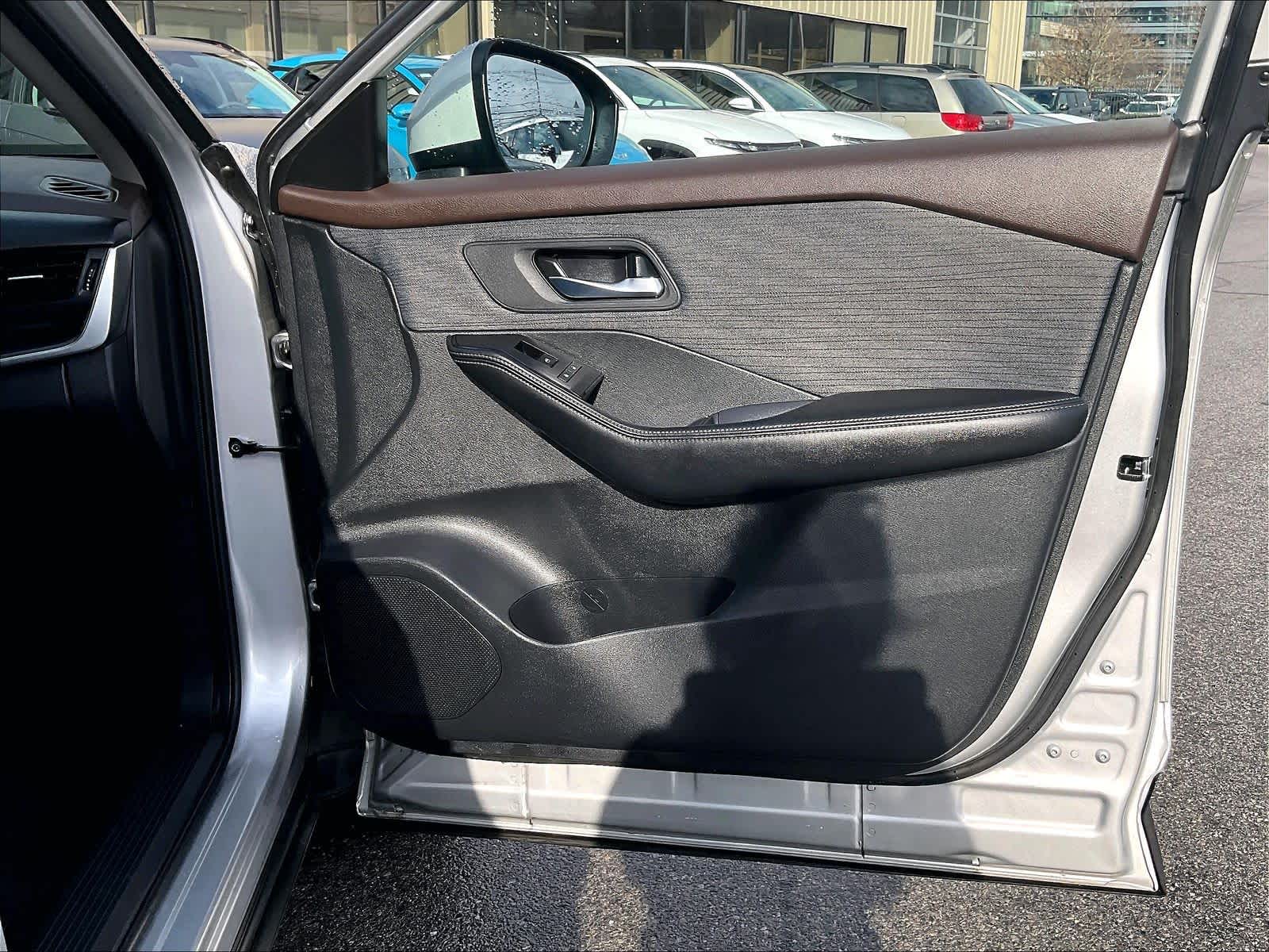 2023 Nissan Rogue SV - Photo 12