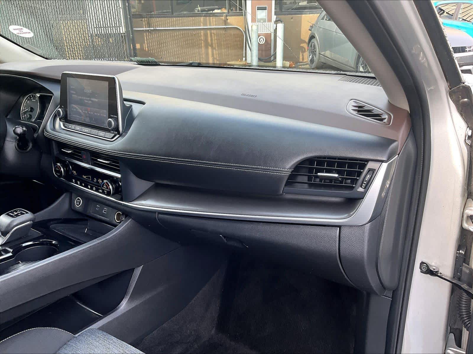 2023 Nissan Rogue SV - Photo 13