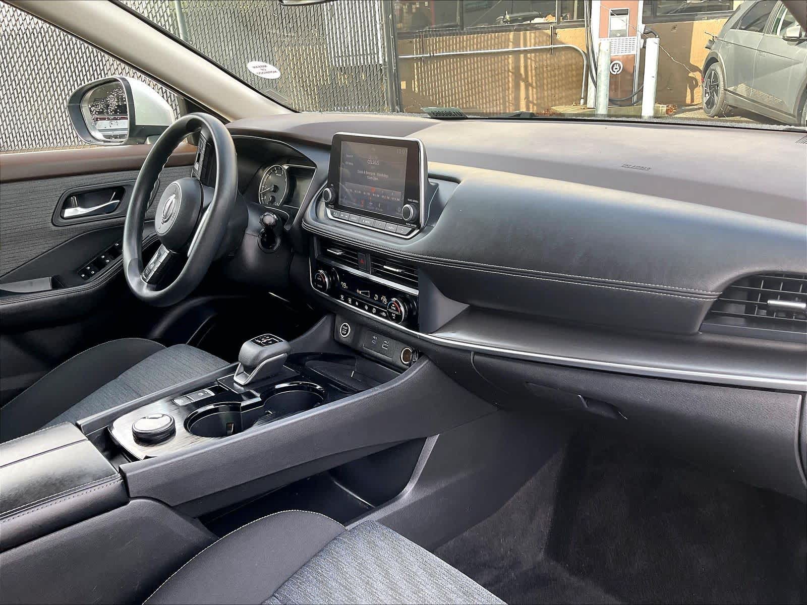 2023 Nissan Rogue SV - Photo 14