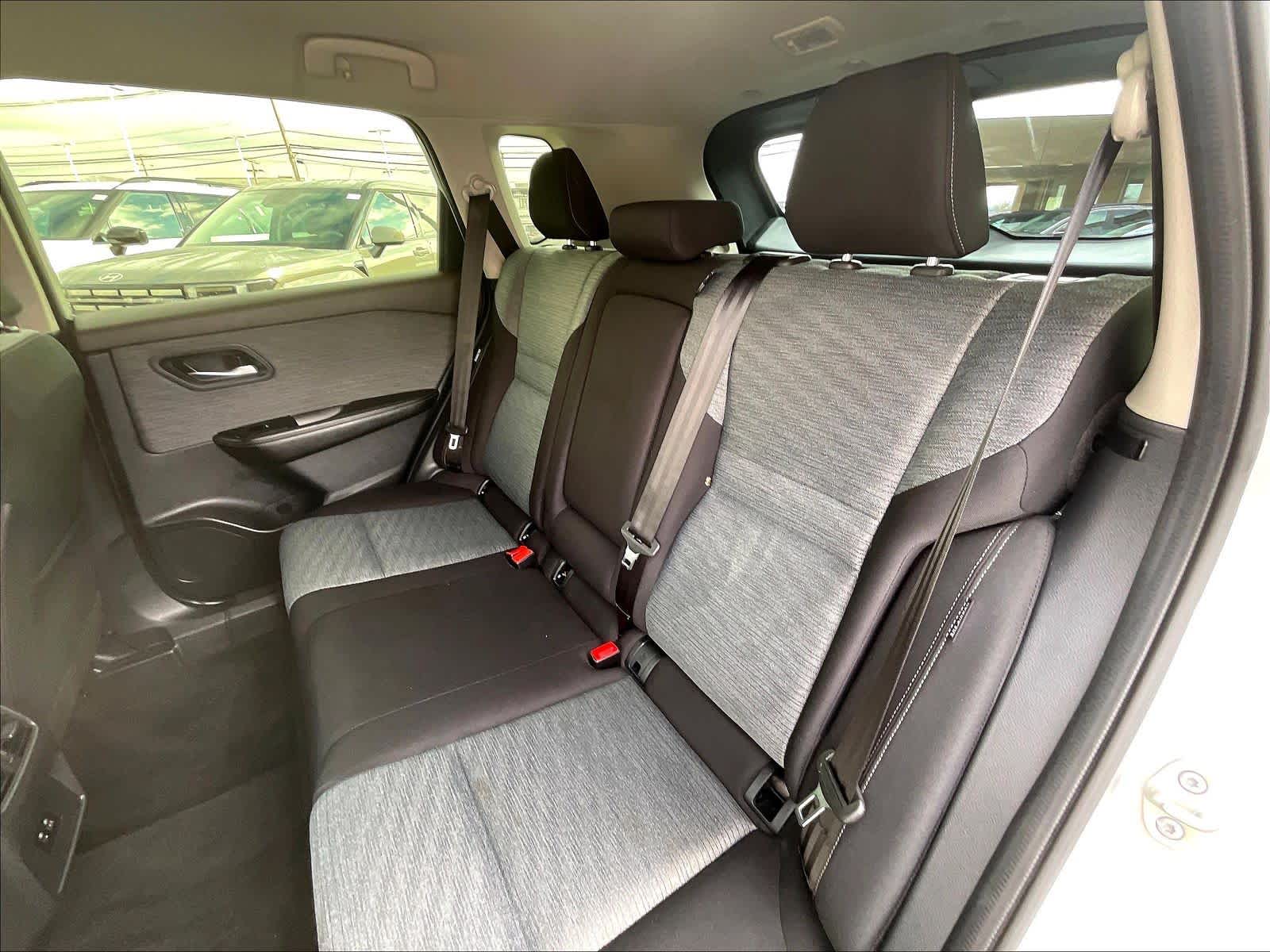 2023 Nissan Rogue SV - Photo 15