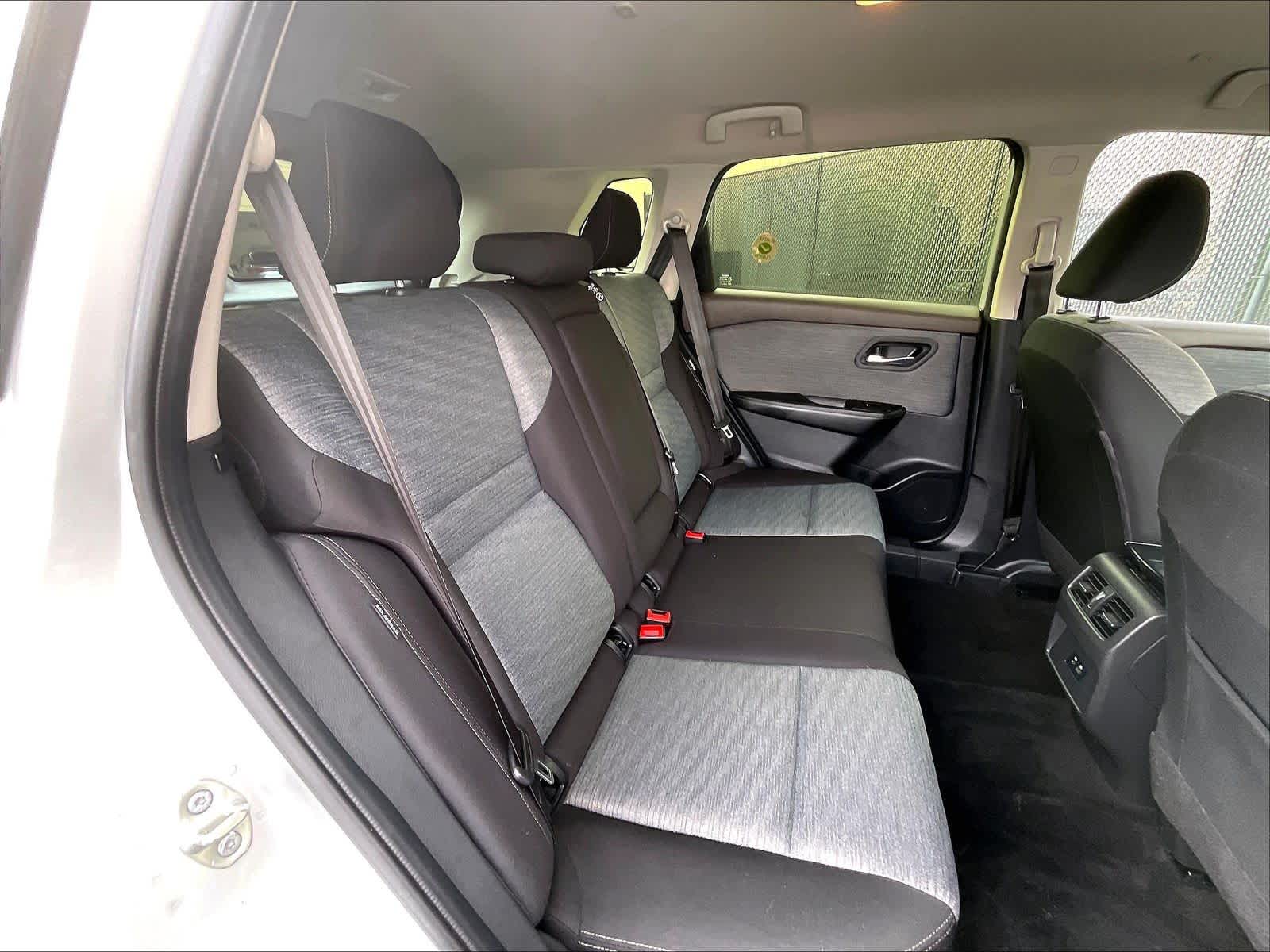 2023 Nissan Rogue SV - Photo 16