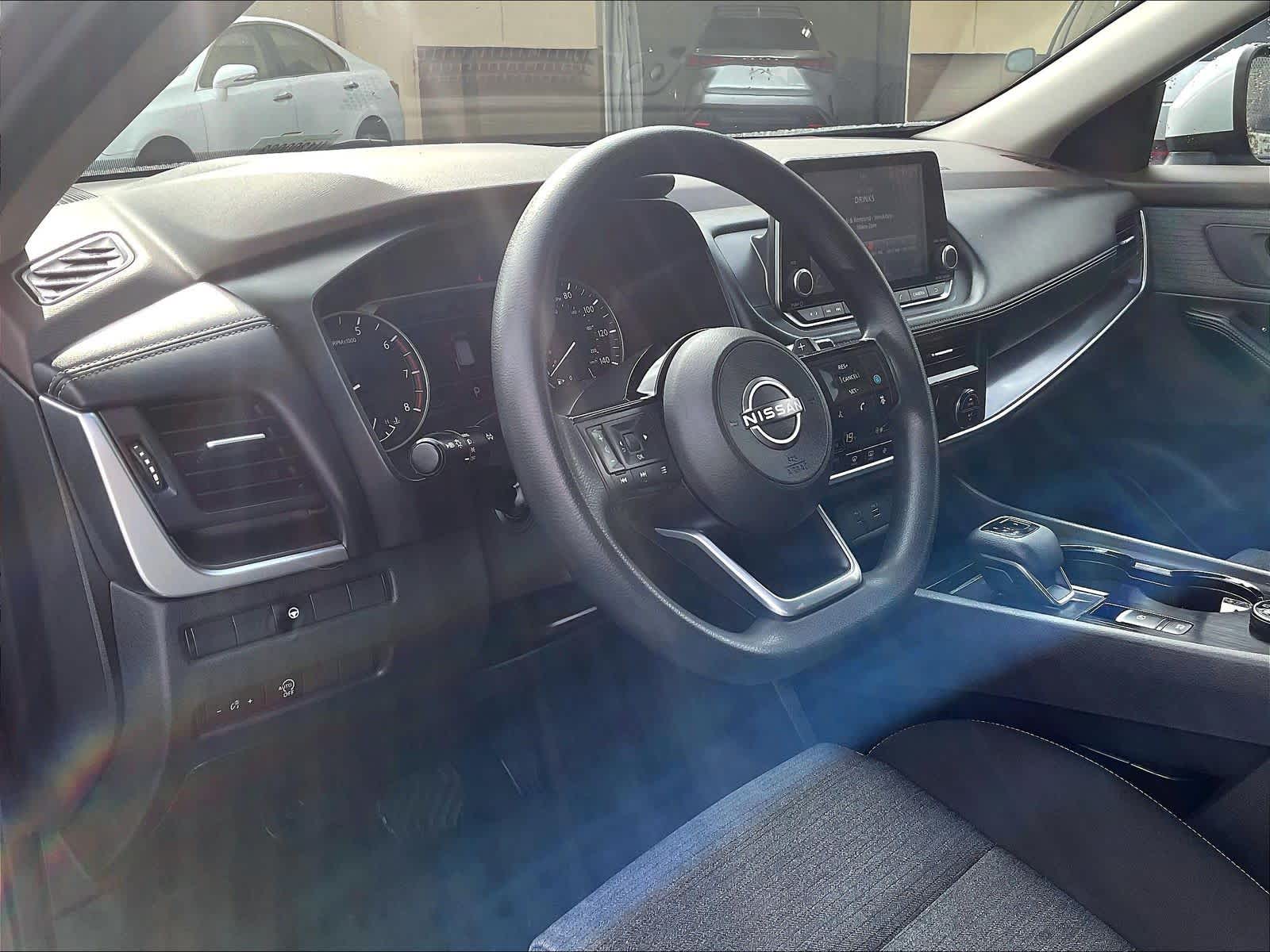 2023 Nissan Rogue SV - Photo 8