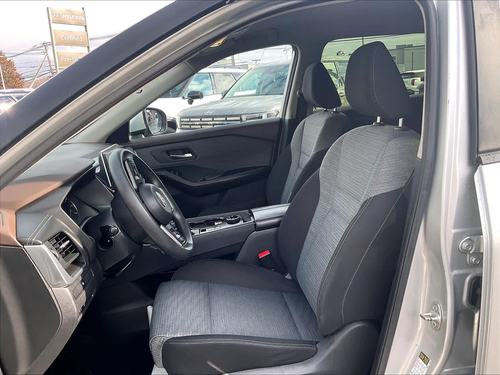 2023 Nissan Rogue SV - Photo 10