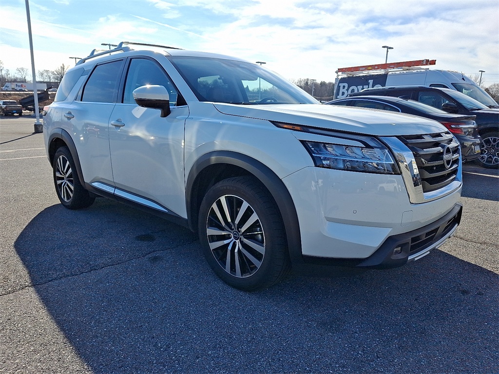 2023 Nissan Pathfinder Platinum